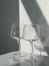 Load image into Gallery viewer, La Tulipe Wine Glasses (Set of Two)