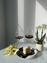 Load image into Gallery viewer, La Tulipe Wine Glasses (Set of Two)